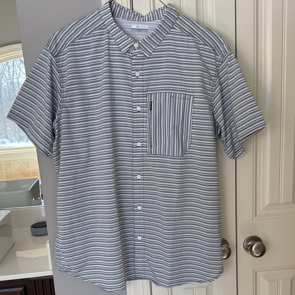 Columbia Striped Gray Men's button down Shirt